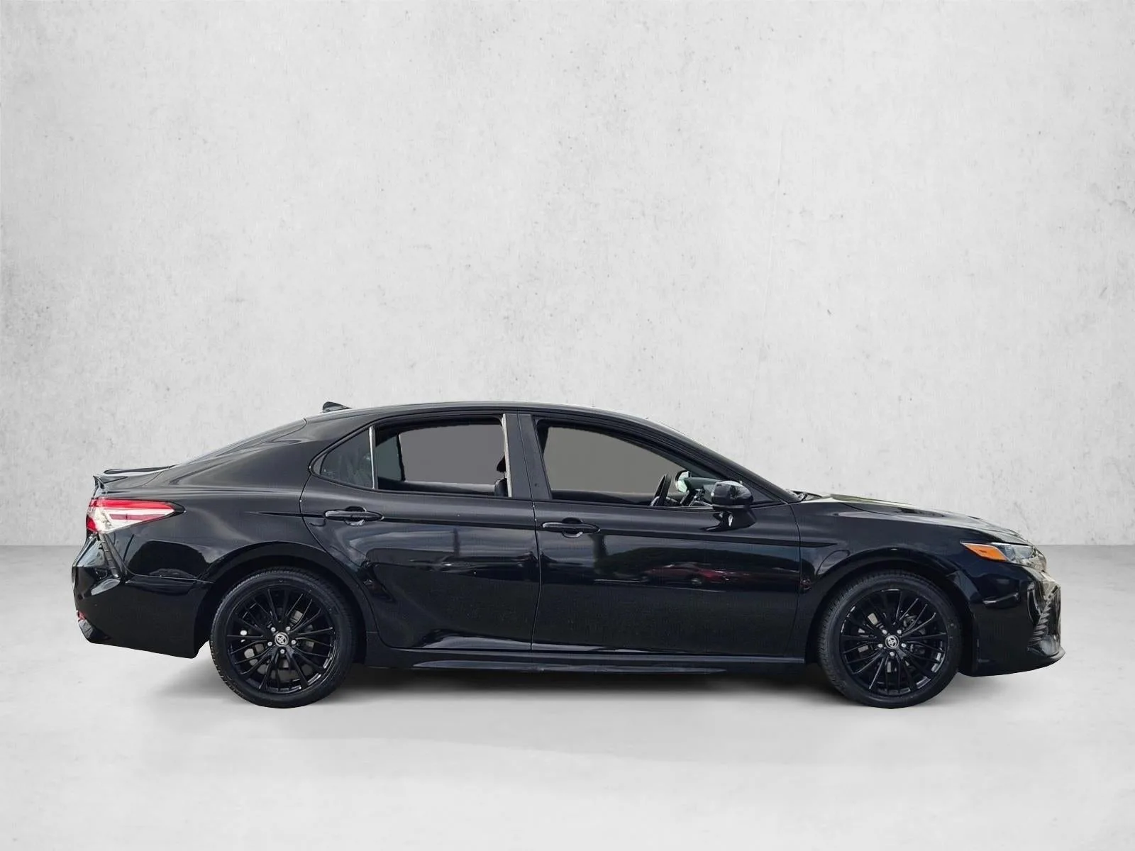 2020 Toyota Camry SE Nightshade Auto AWD (Natl) photo 3