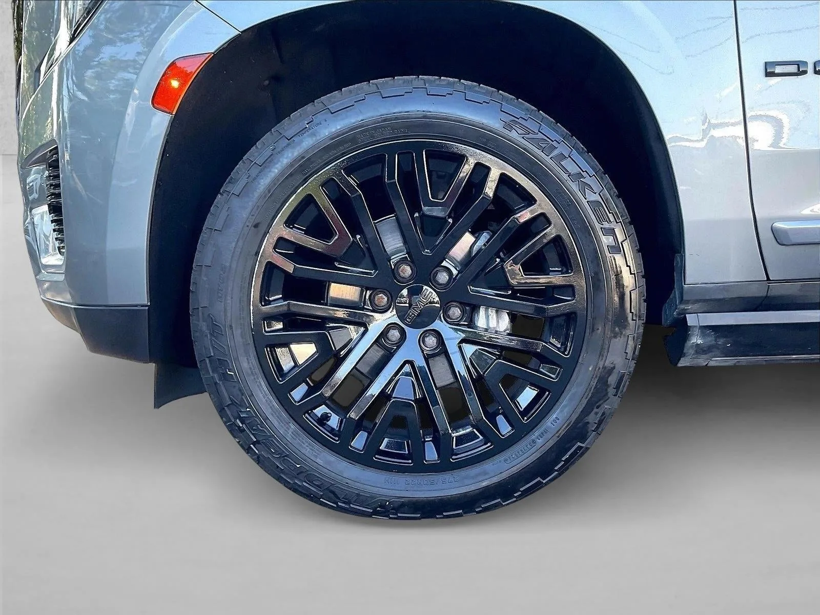 2023 GMC Yukon Denali photo 10