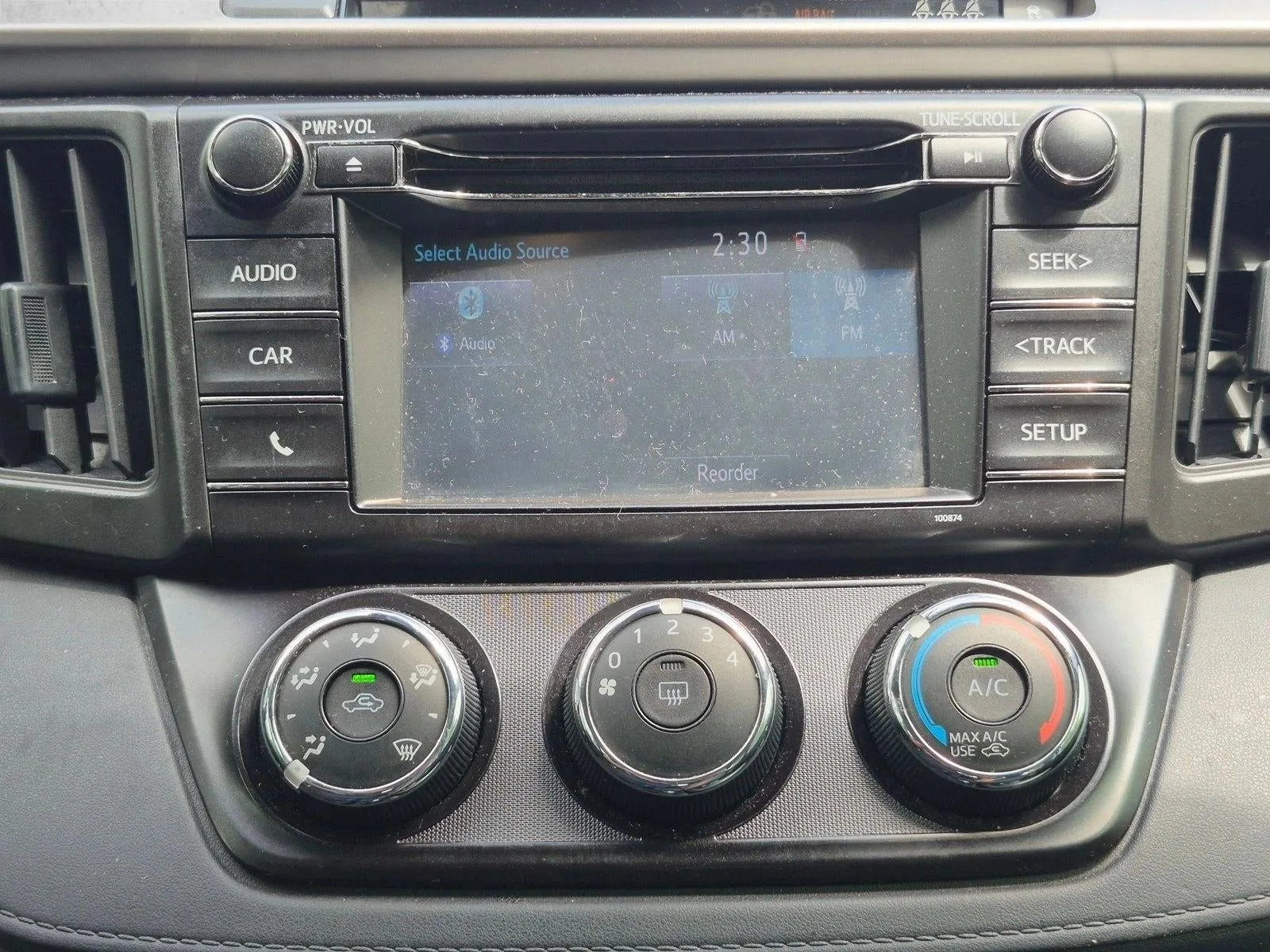 2018 Toyota RAV4 LE photo 11