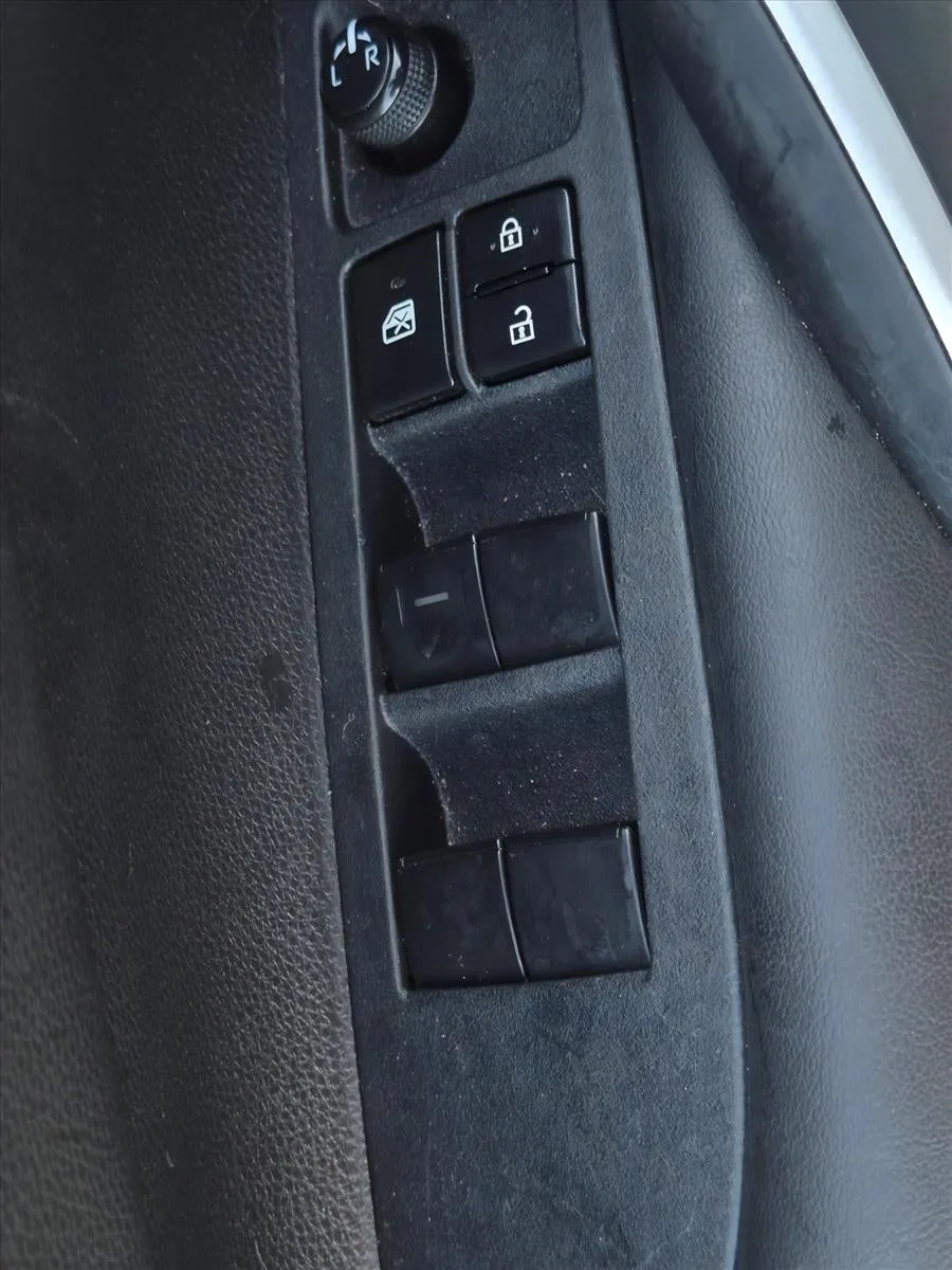2024 Toyota Corolla SE CVT (Natl) photo 10