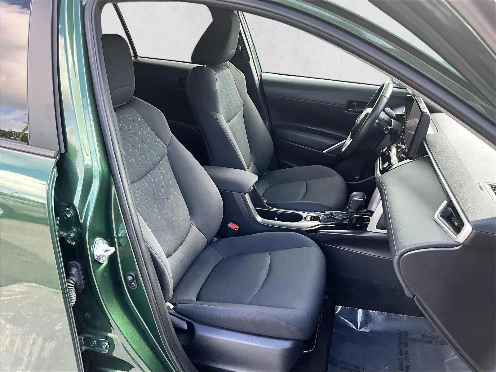 2025 Toyota Corolla Cross LE photo 9