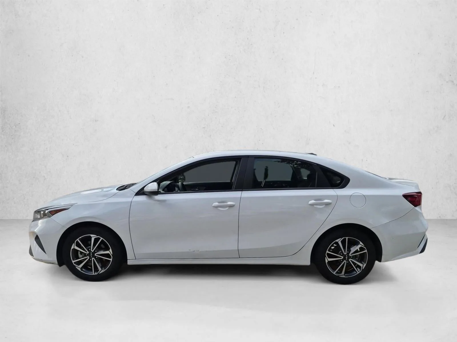 2023 Kia Forte LXS IVT photo 9