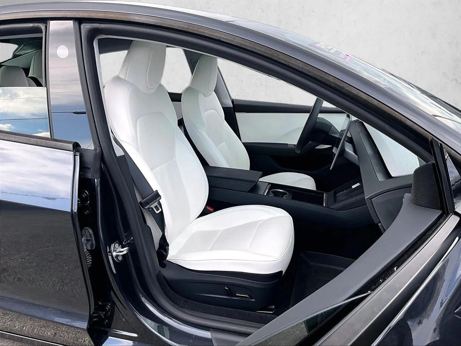 2025 Tesla Model 3 Long Range photo 9