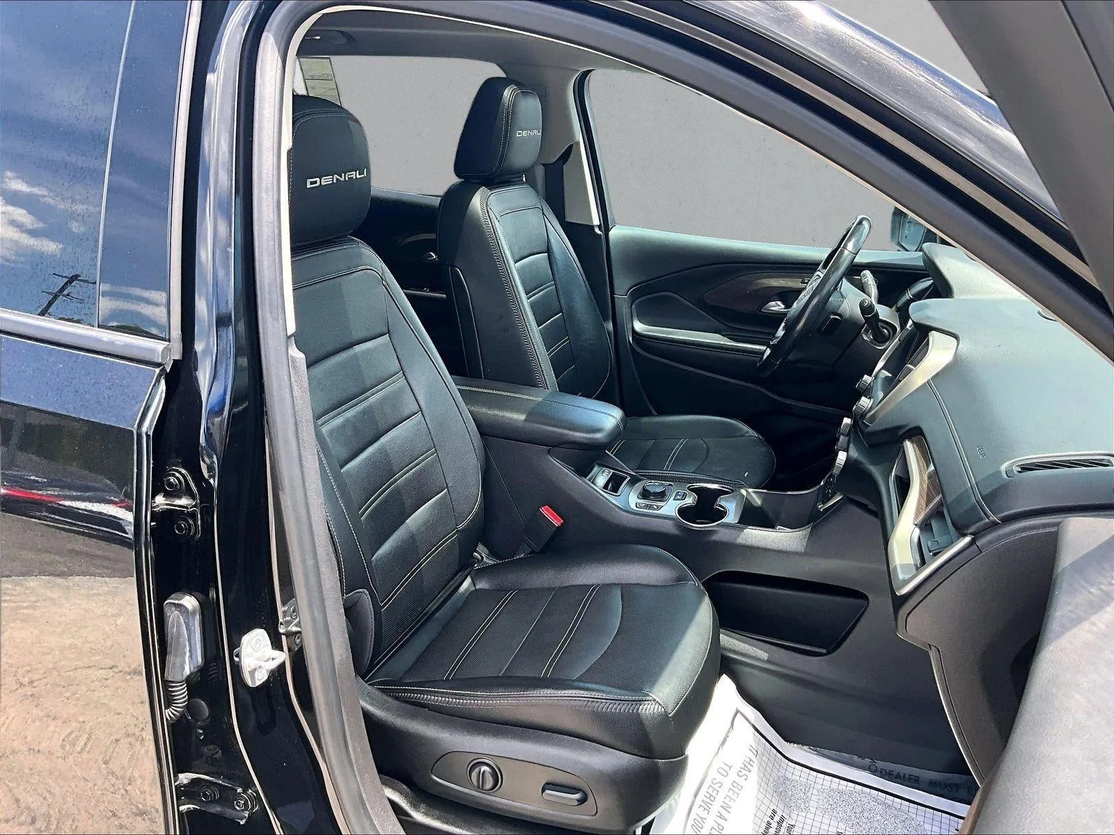 2022 GMC Terrain Denali photo 9