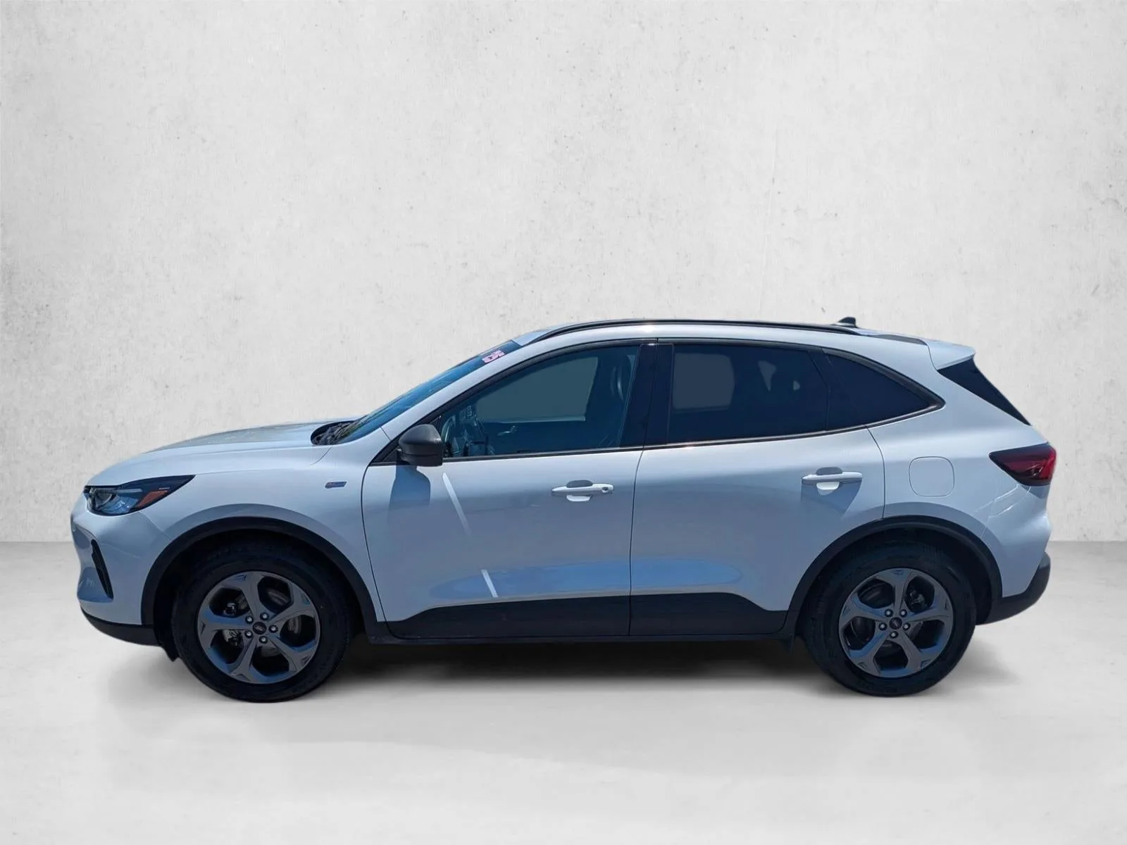 2025 Ford Escape ST-Line FWD photo 8