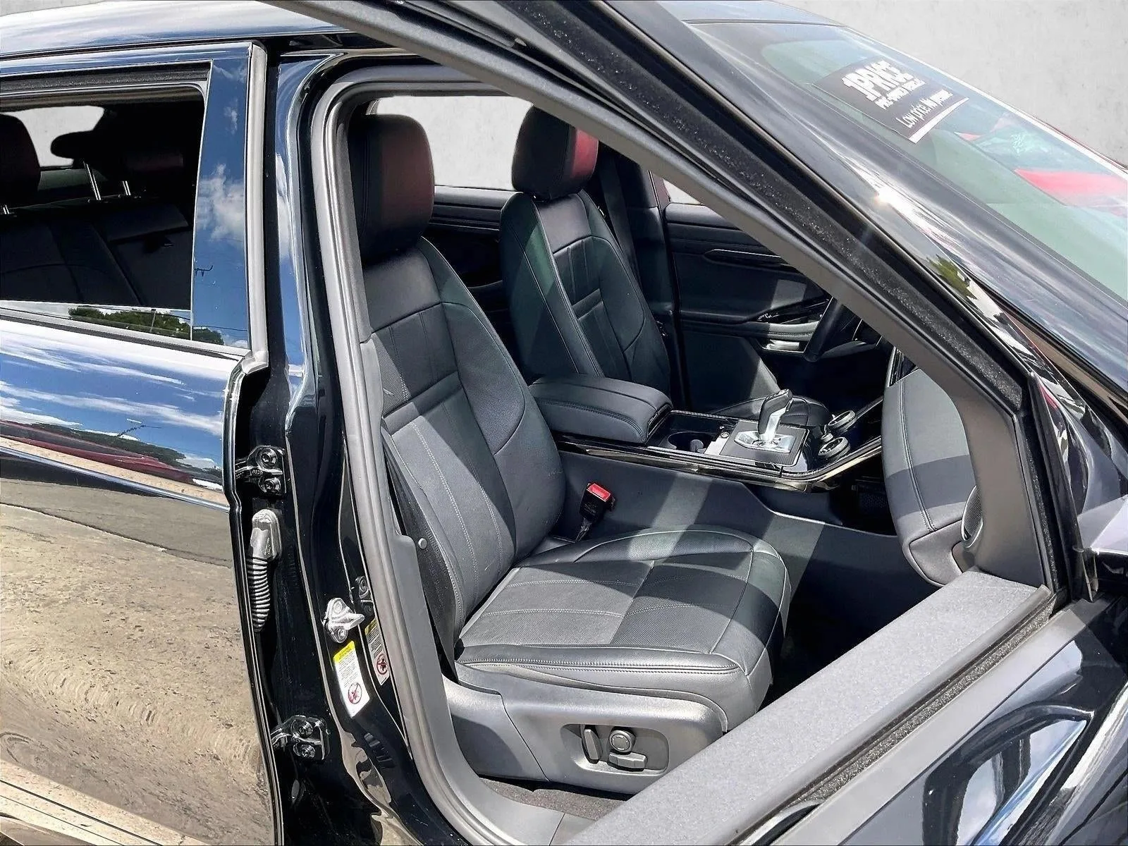 2023 Land Rover Range Rover Evoque R-Dynamic SE photo 9