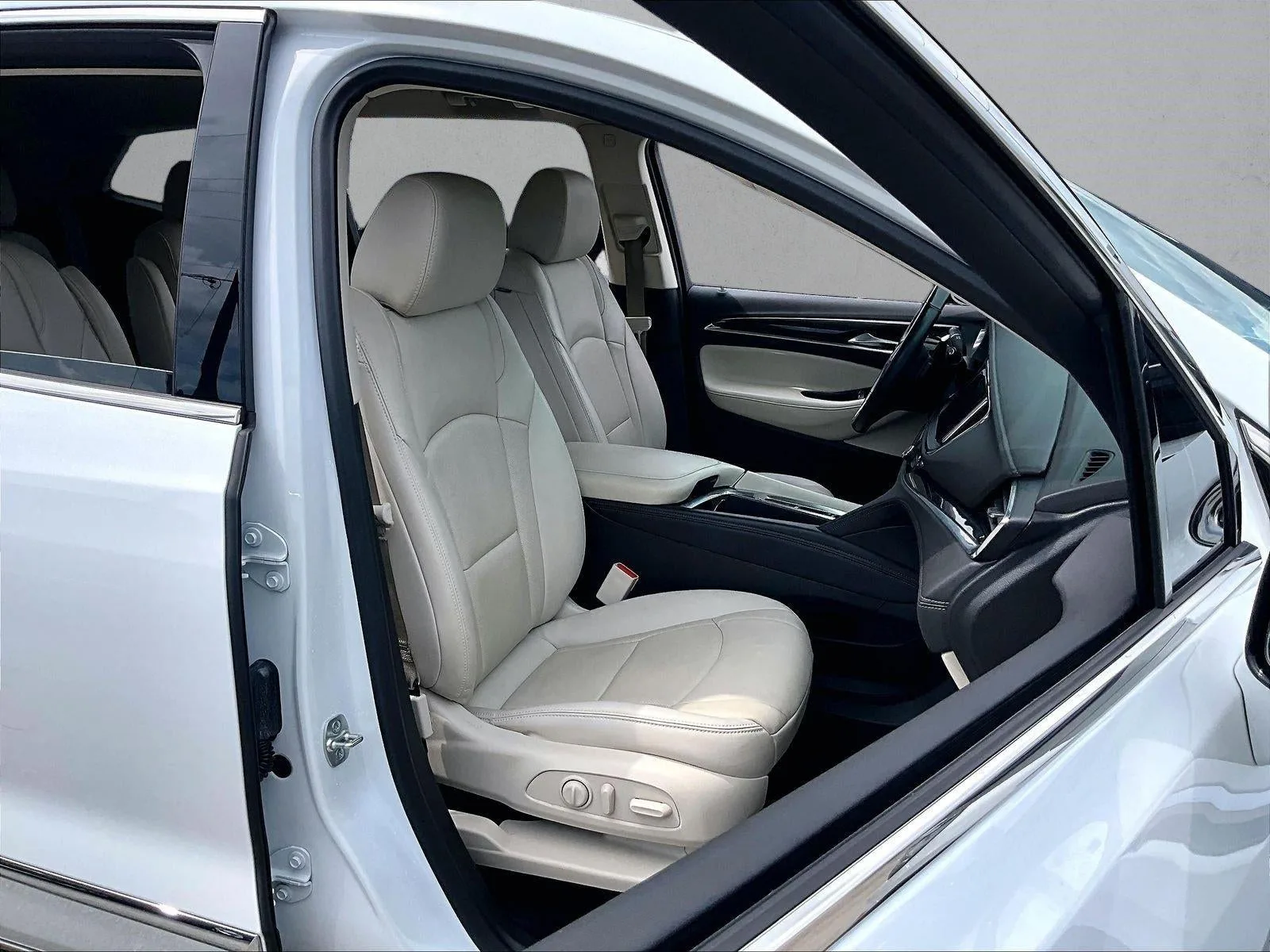 2024 Buick Enclave Essence photo 9