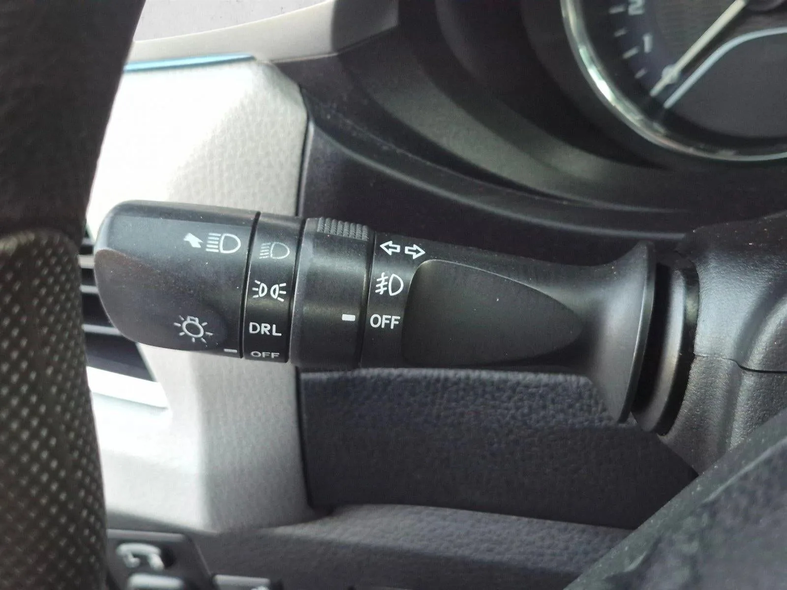 2014 Toyota Corolla 4dr Sdn CVT Auto LE Plus (Natl) photo 7