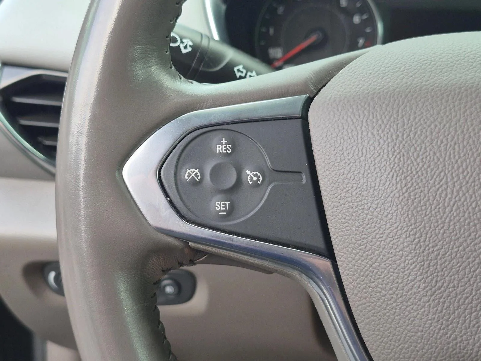2020 Chevrolet Traverse FWD 1LT photo 4