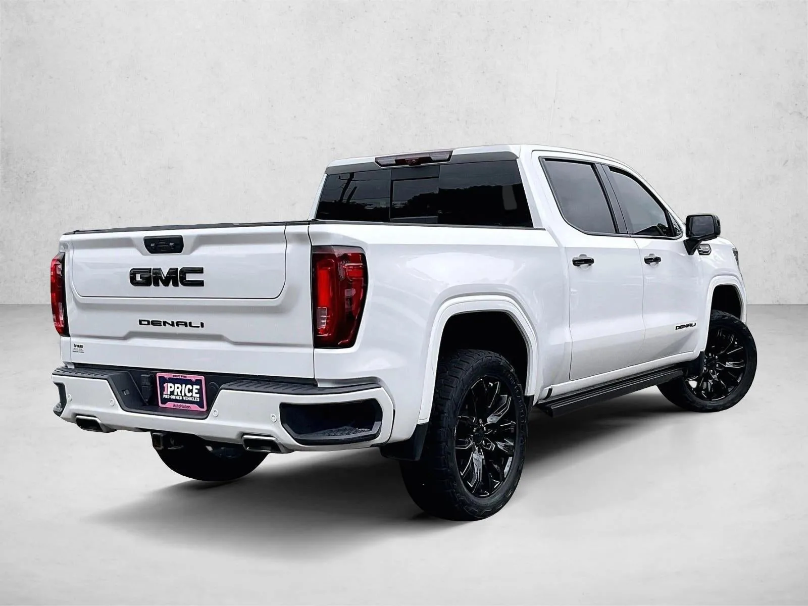 2023 GMC Sierra 1500 Denali photo 2