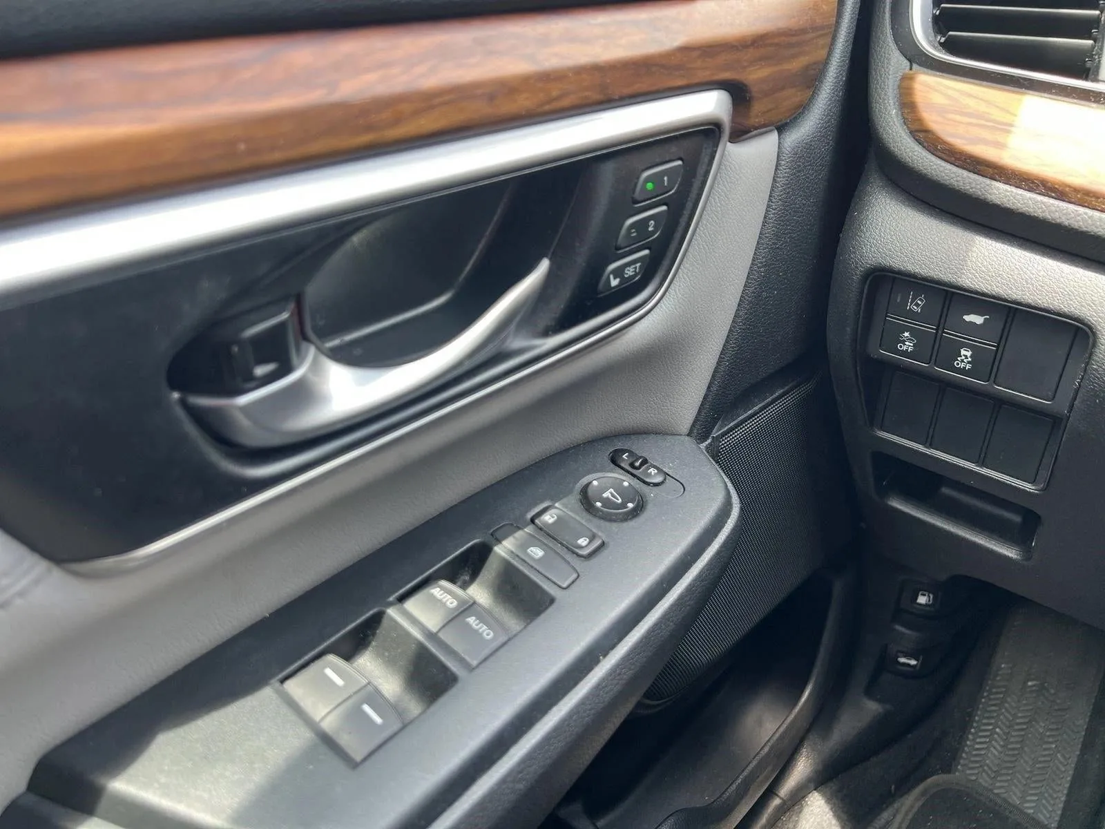 2018 Honda CR-V Touring 2WD photo 10