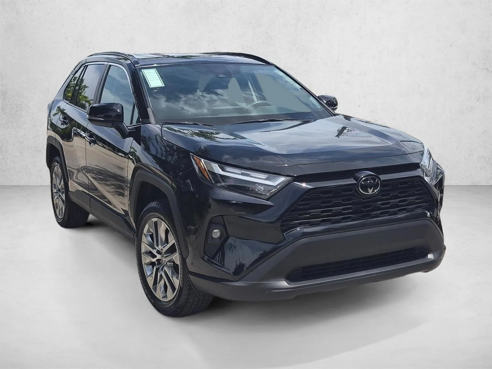 2022 Toyota RAV4 XLE Premium FWD (Natl) photo 3