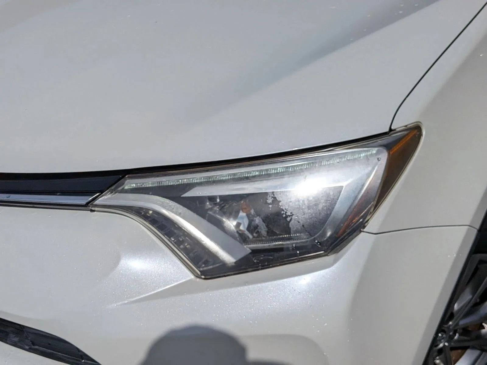 2016 Toyota RAV4 FWD 4dr Limited (Natl) photo 2