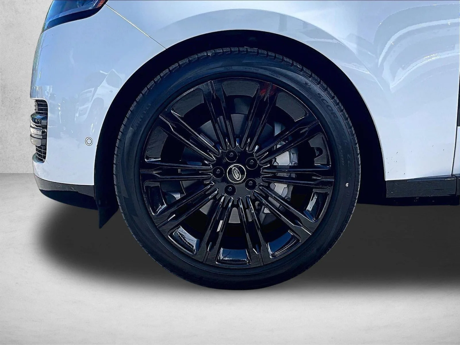 2024 Land Rover Range Rover SE photo 9
