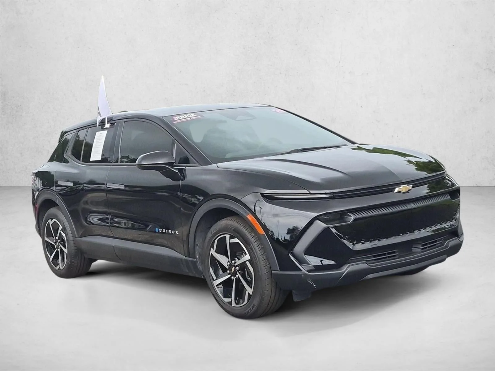 2025 Chevrolet Equinox EV LT photo 3