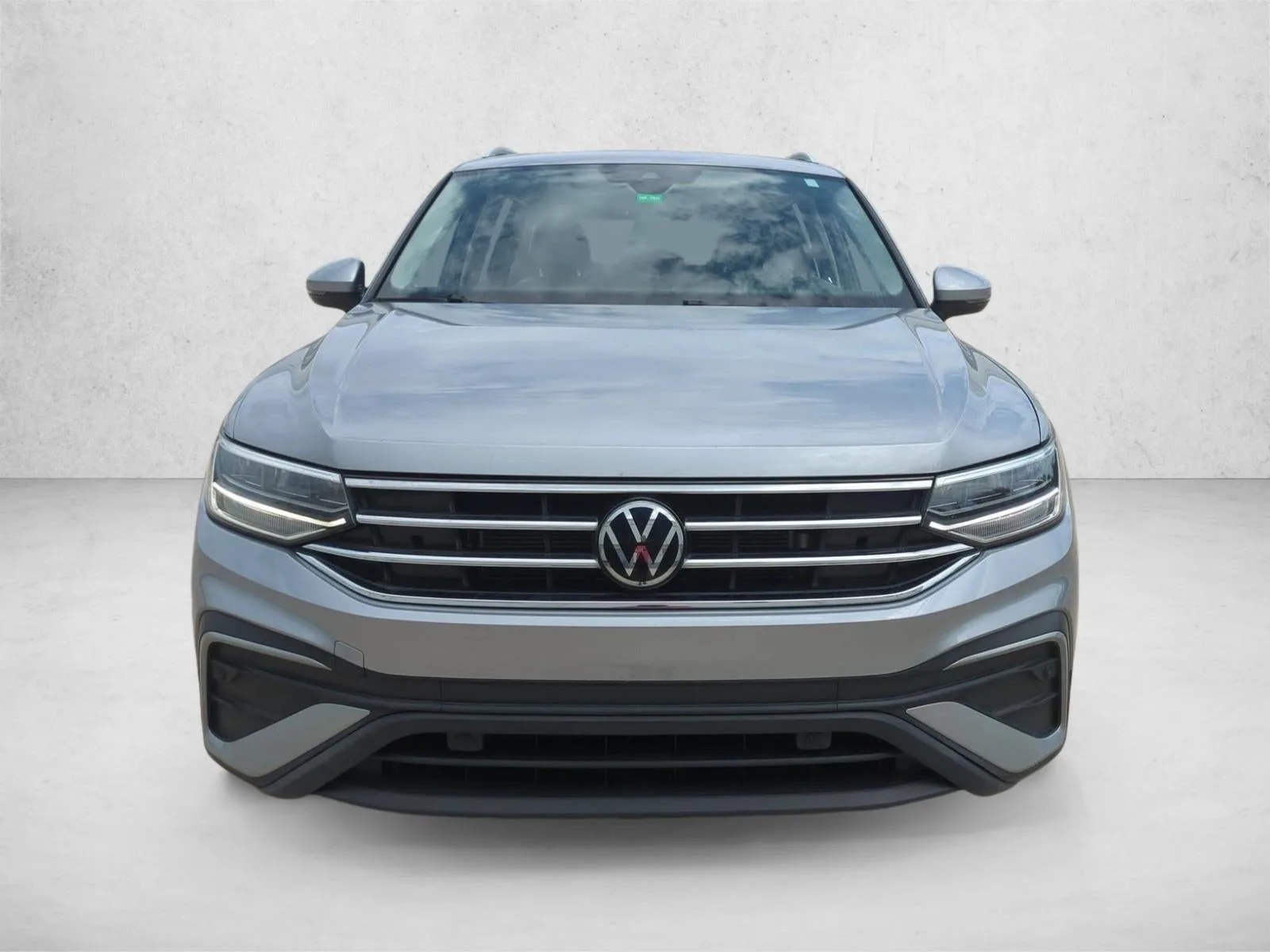 2022 Volkswagen Tiguan 2.0T SE FWD photo 2