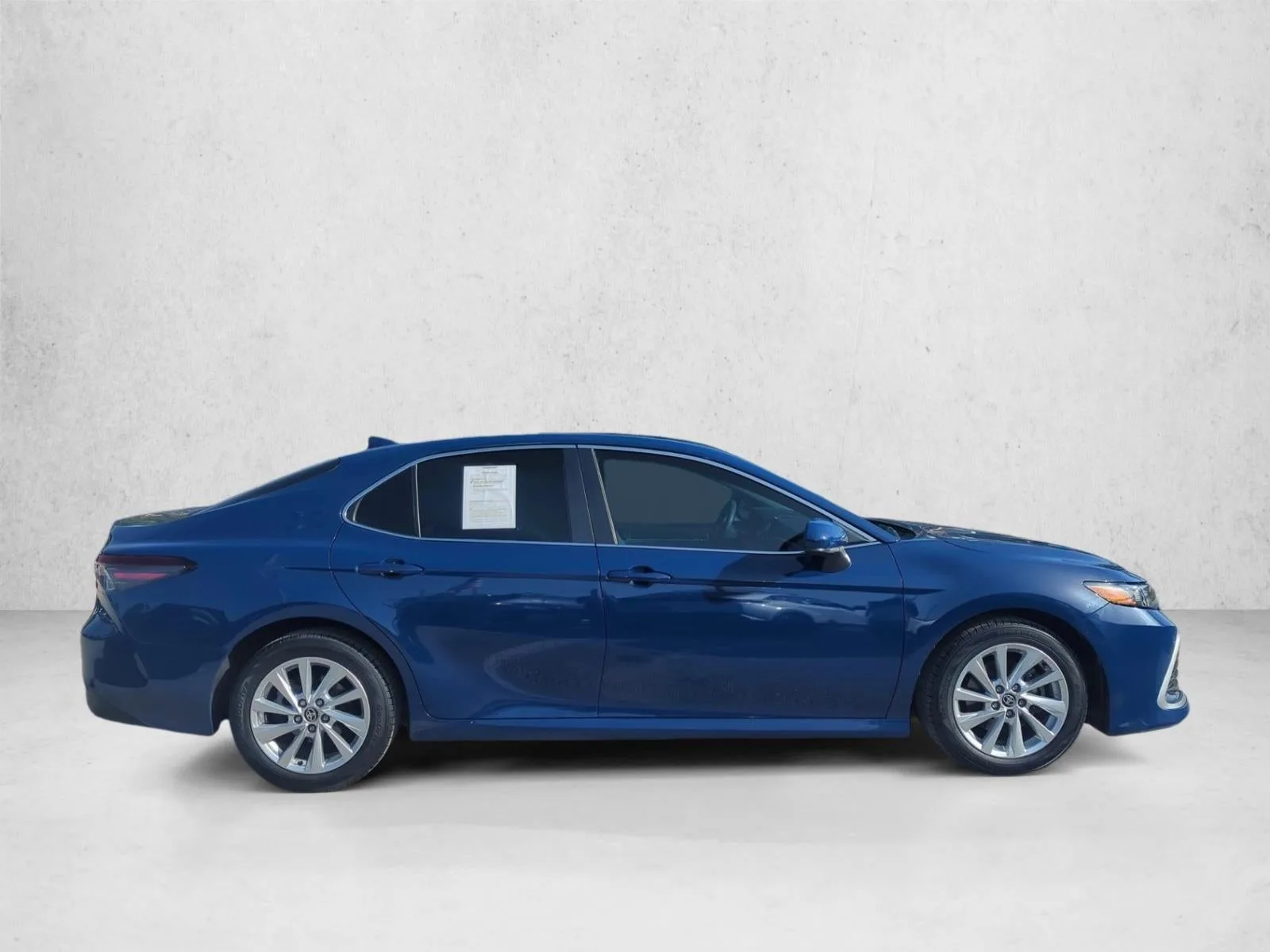2023 Toyota Camry LE Auto (SE) photo 4