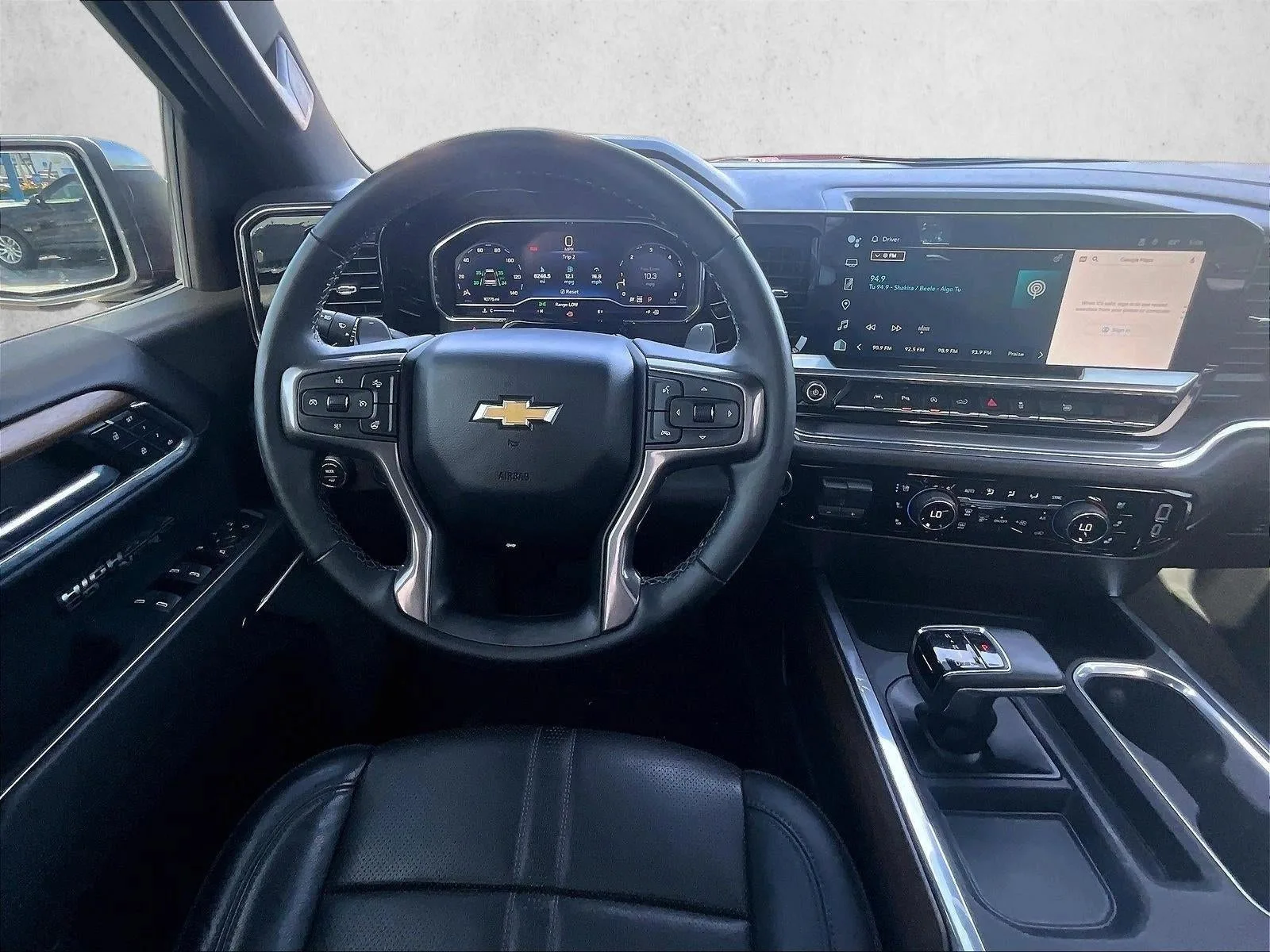 2024 Chevrolet Silverado 1500 High Country photo 7