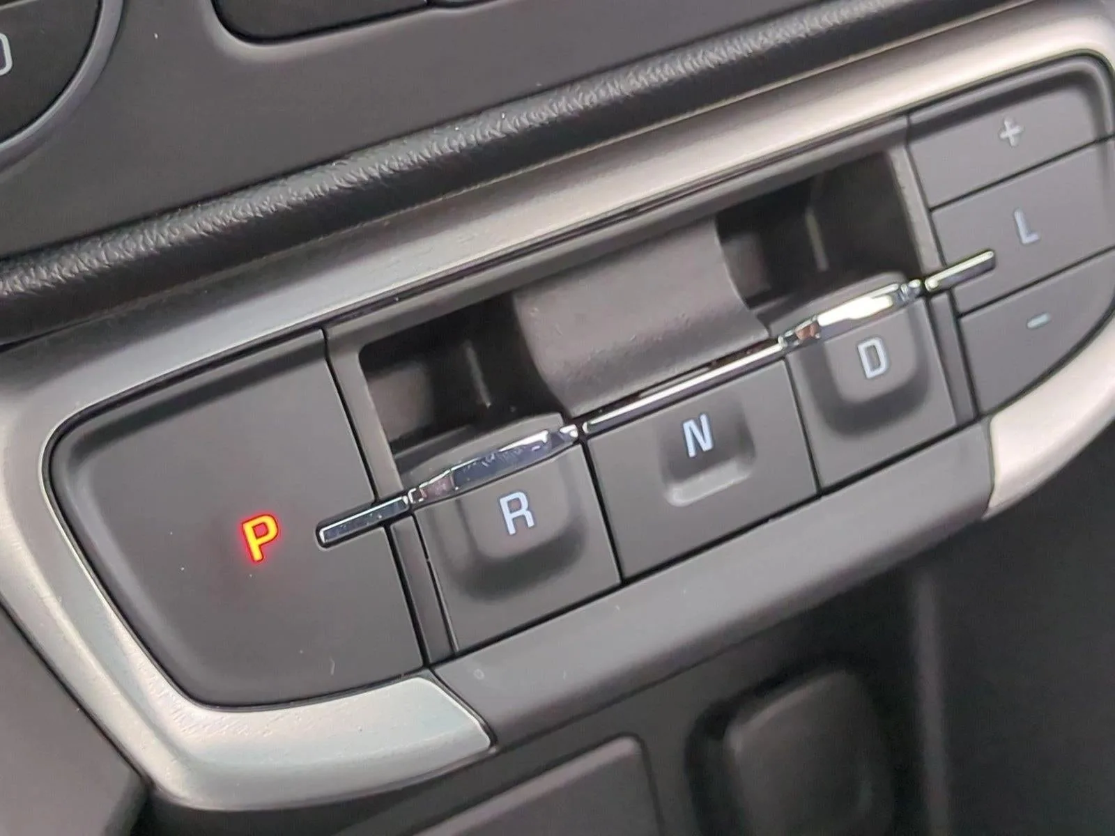 2024 GMC Terrain SLE photo 12