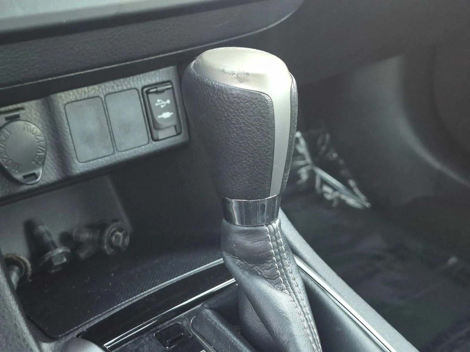 2014 Toyota Corolla 4dr Sdn CVT Auto LE Plus (Natl) photo 8