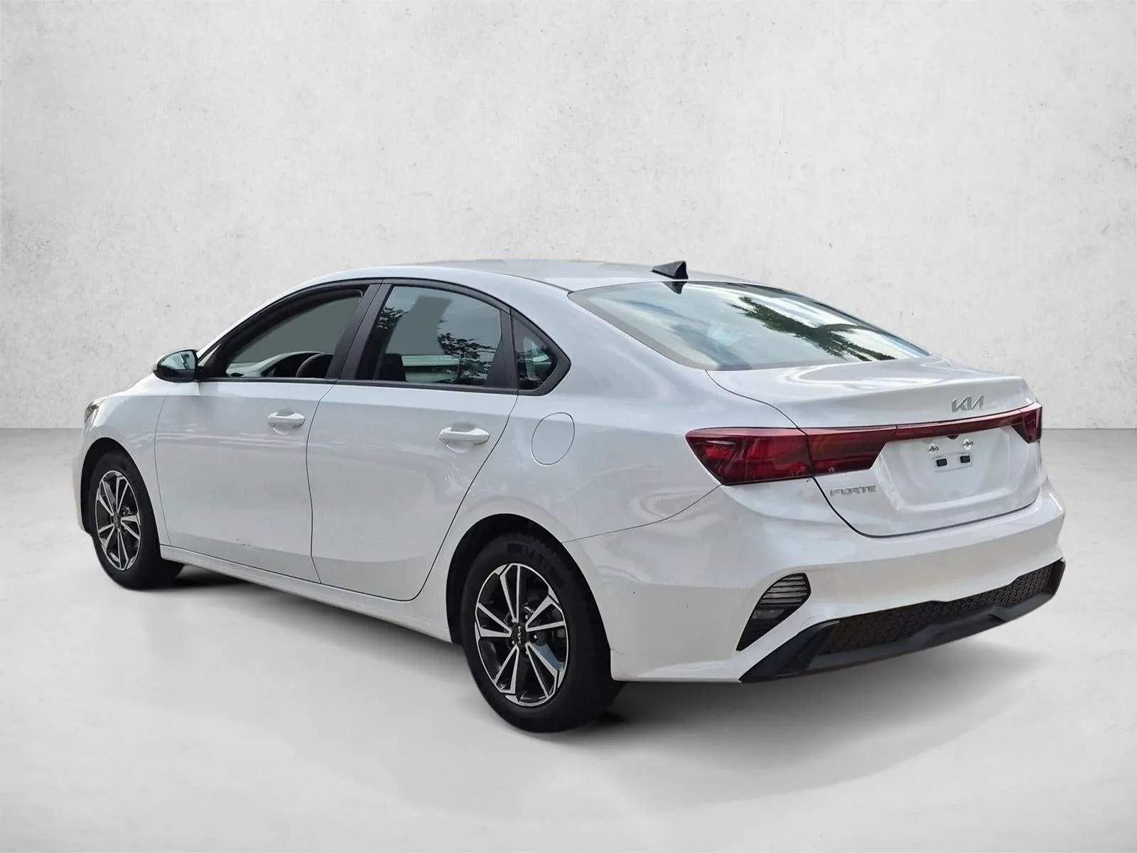2023 Kia Forte LXS IVT photo 8