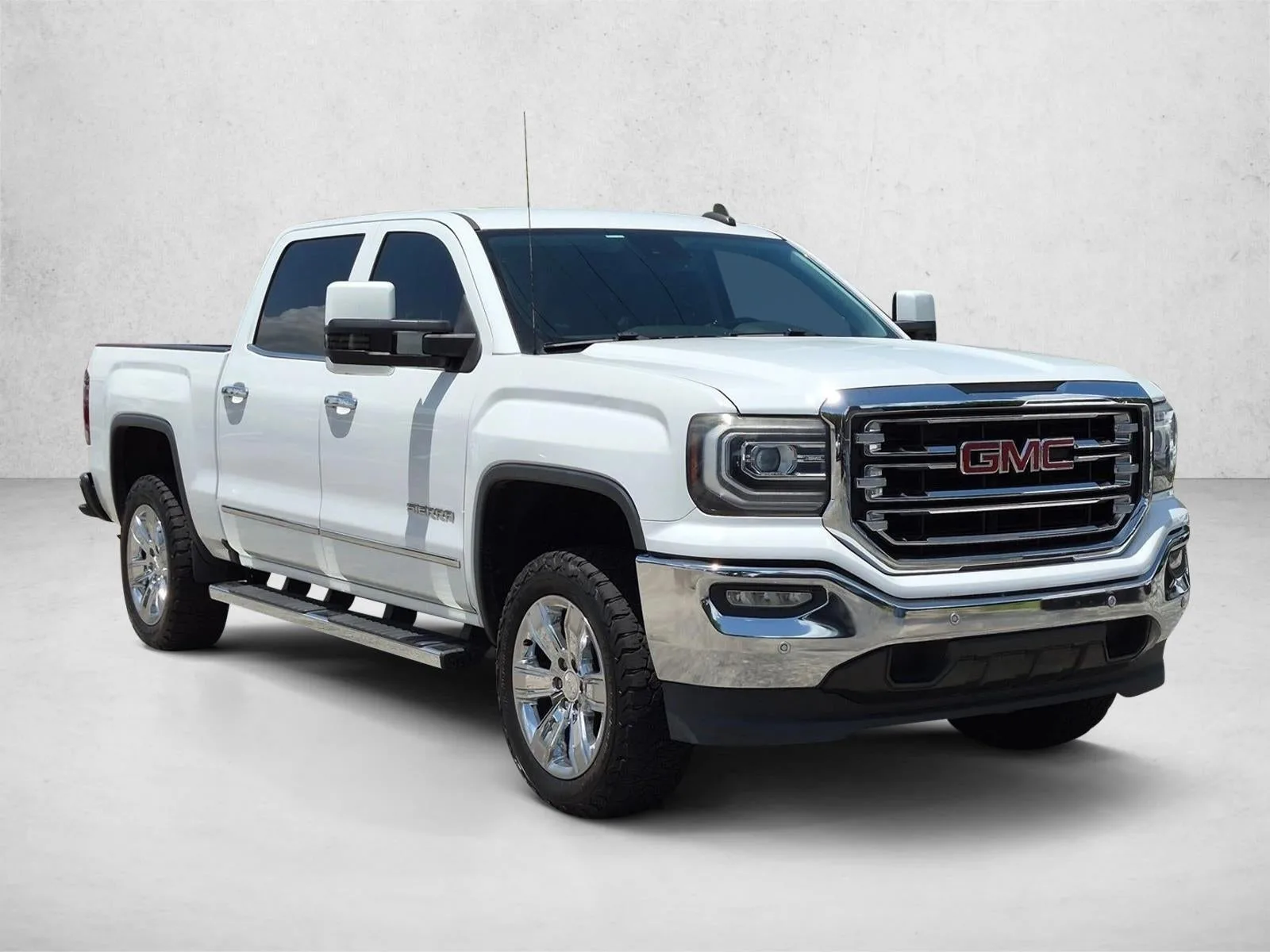 2018 GMC Sierra 1500 Crew Cab Short Box 2-Wheel Drive SLT photo 3