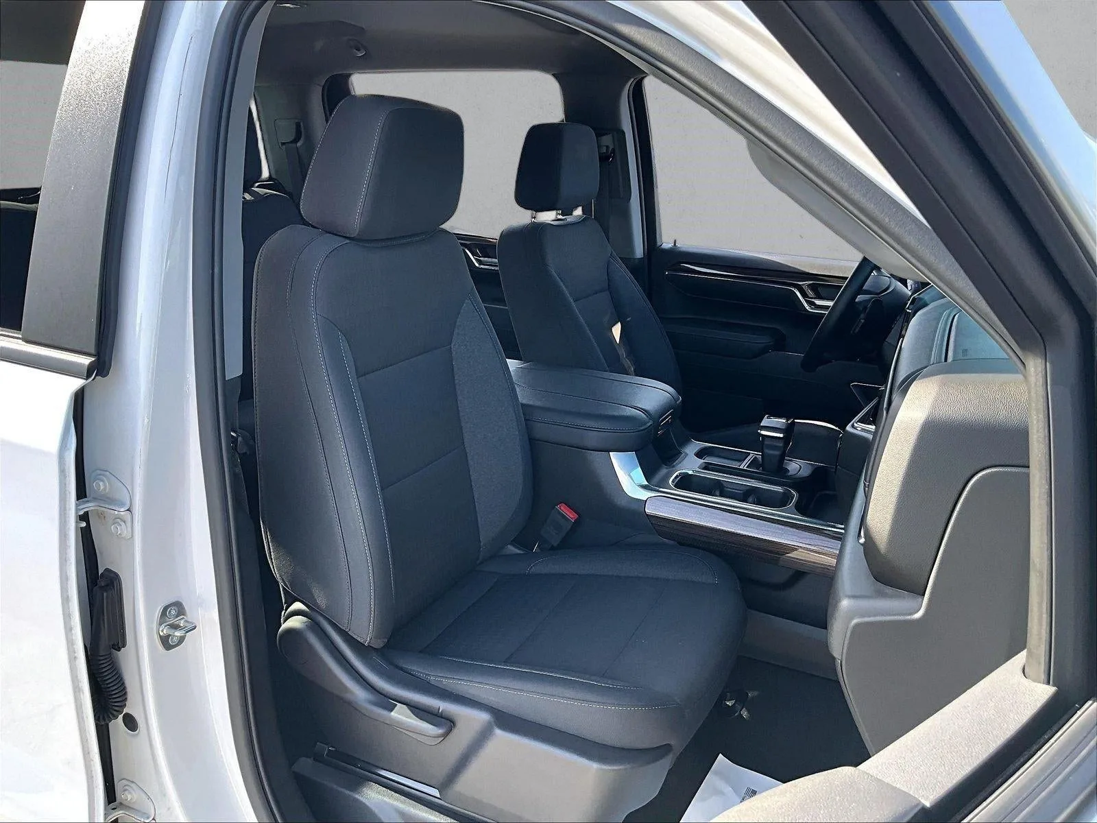 2024 Chevrolet Silverado 1500 RST photo 9