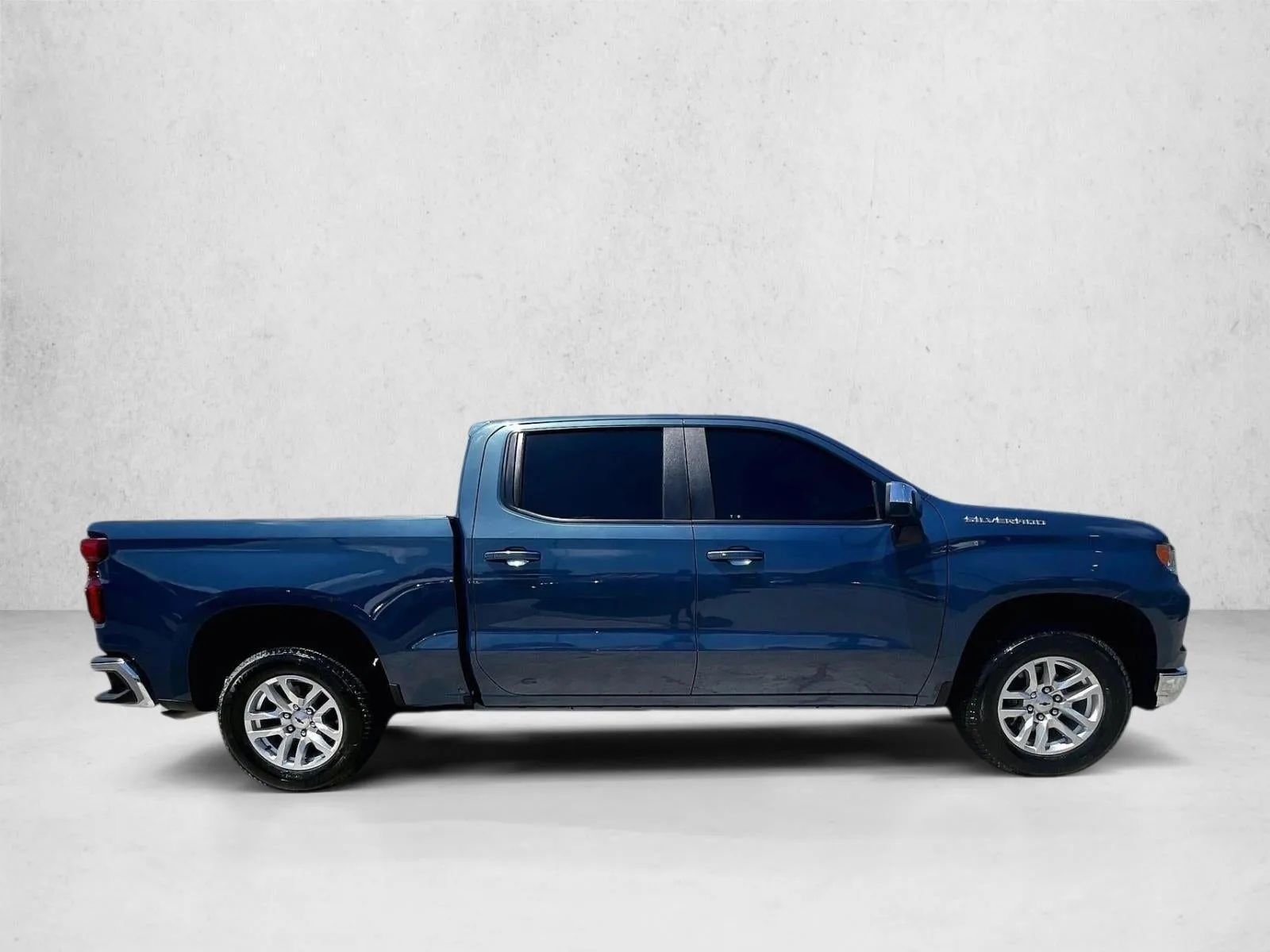 2024 Chevrolet Silverado 1500 LT photo 5