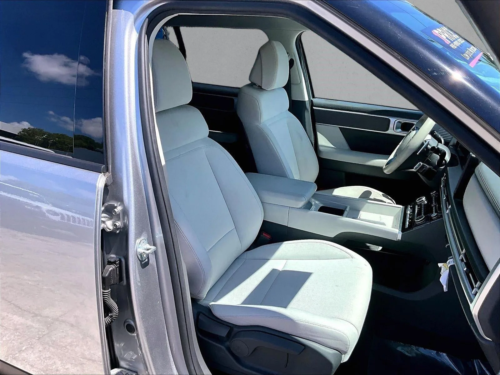 2025 Hyundai Santa Fe SE photo 9