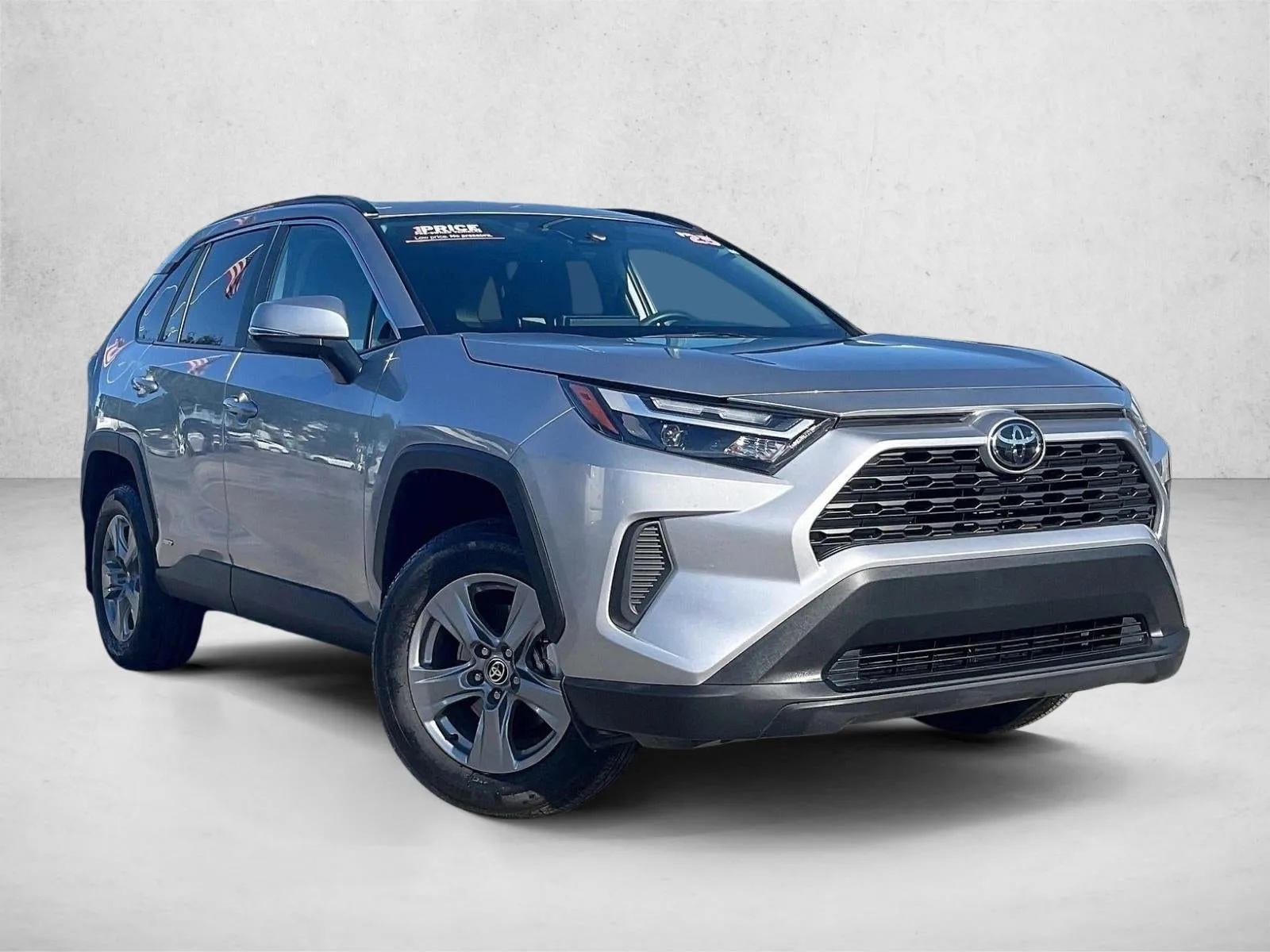 2025 Toyota RAV4 Hybrid XLE photo 12