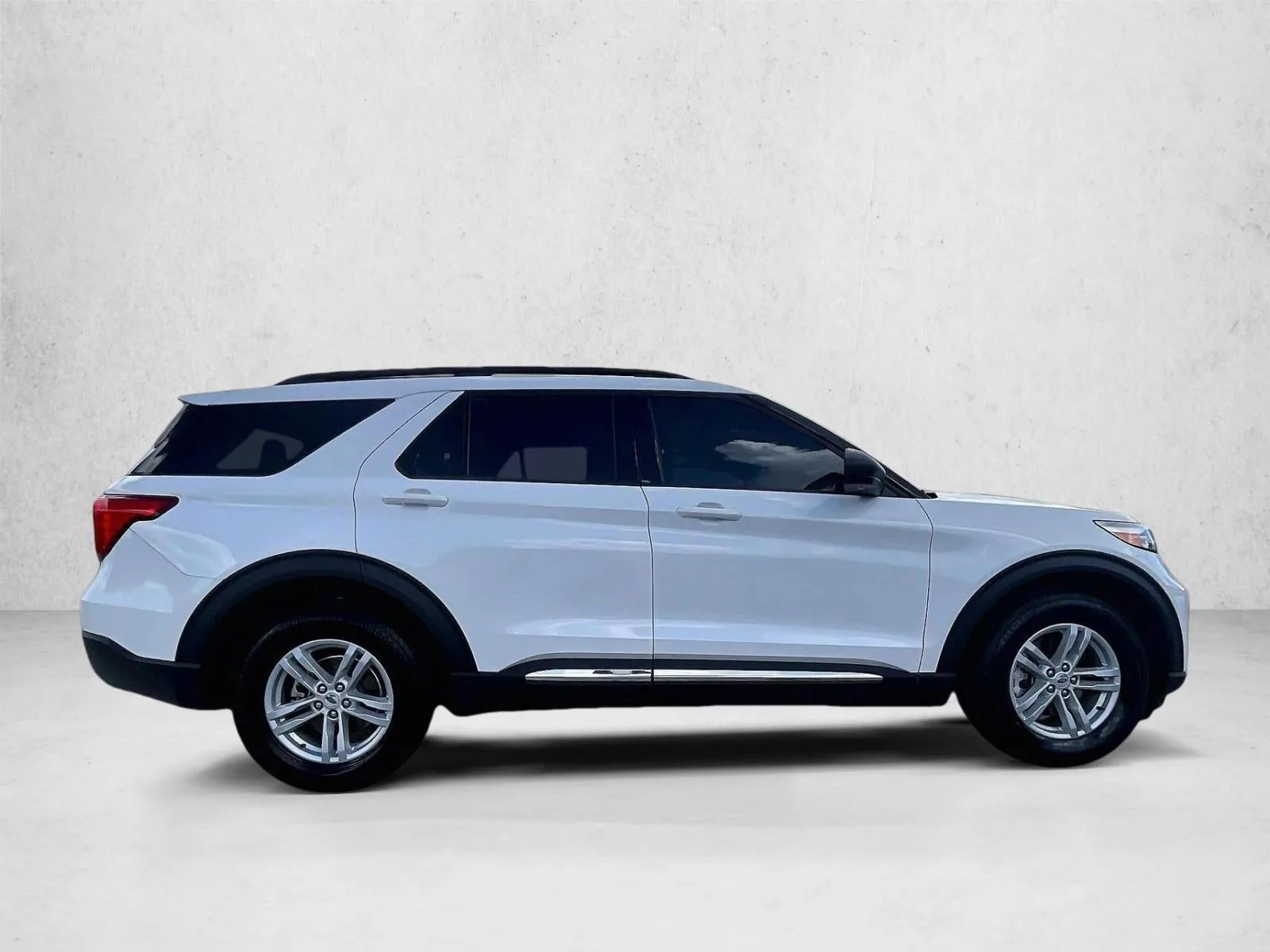 2023 Ford Explorer XLT photo 5