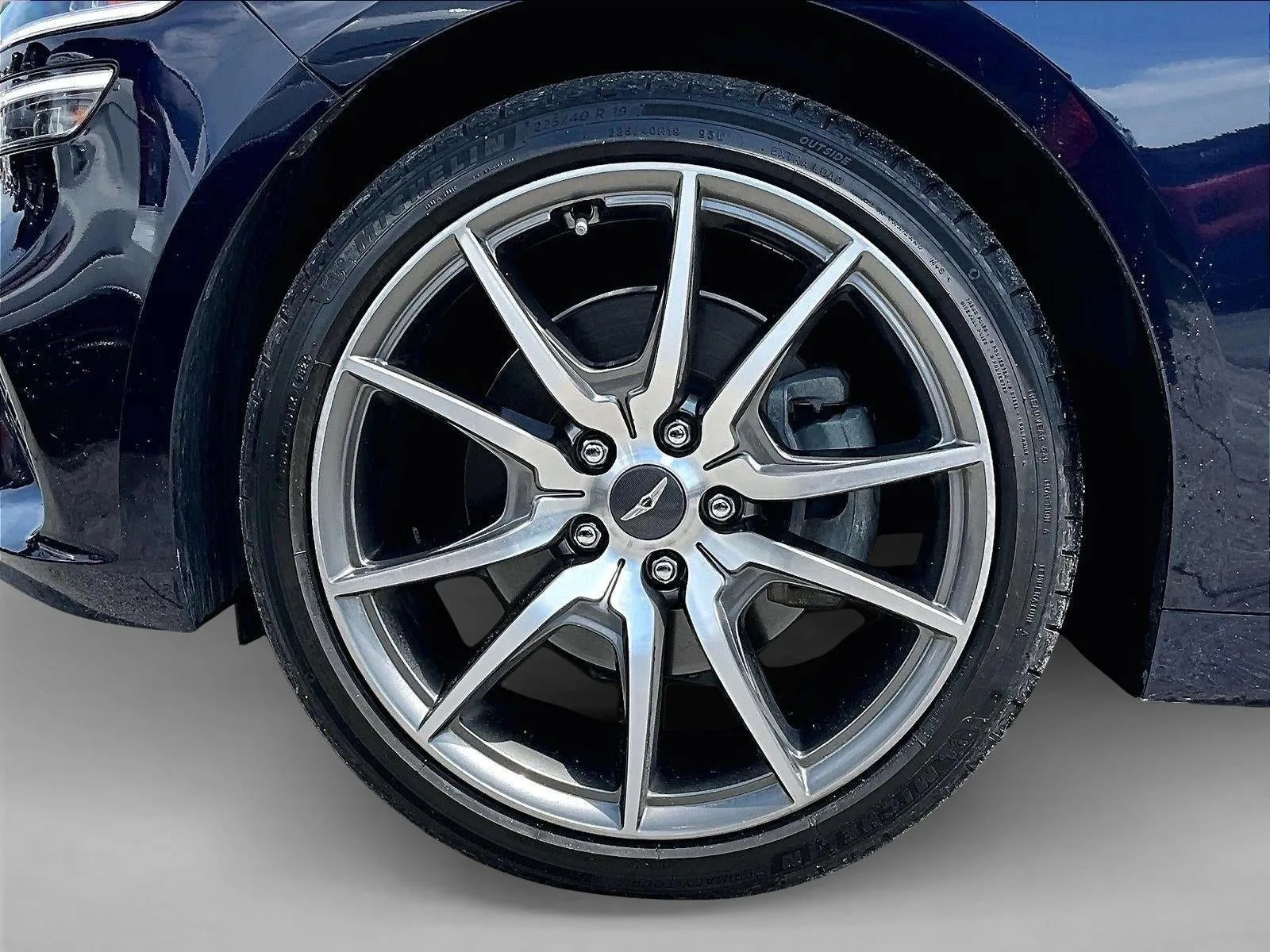 2023 Genesis G70 2.0T photo 10