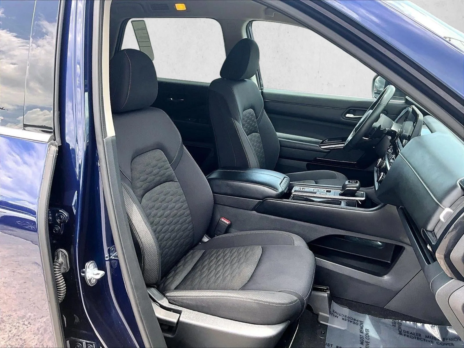 2022 Nissan Pathfinder SV 2WD photo 9