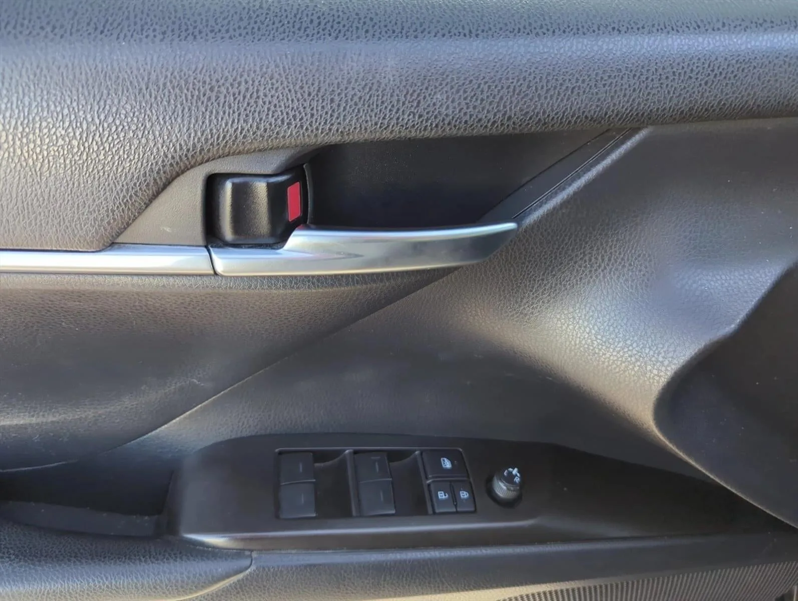 2021 Toyota Camry SE Auto (SE) photo 9