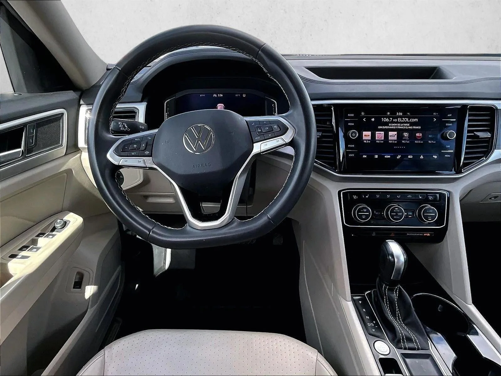 2023 Volkswagen Atlas 2.0T SE w/Technology photo 7