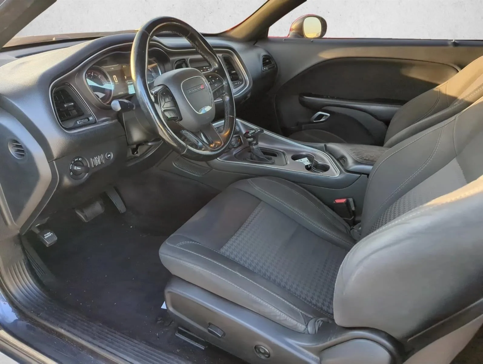 2018 Dodge Challenger SXT RWD photo 10