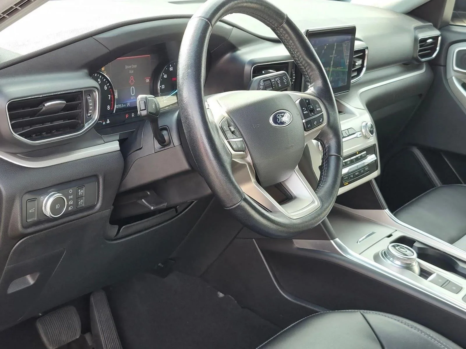 2022 Ford Explorer XLT RWD photo 9