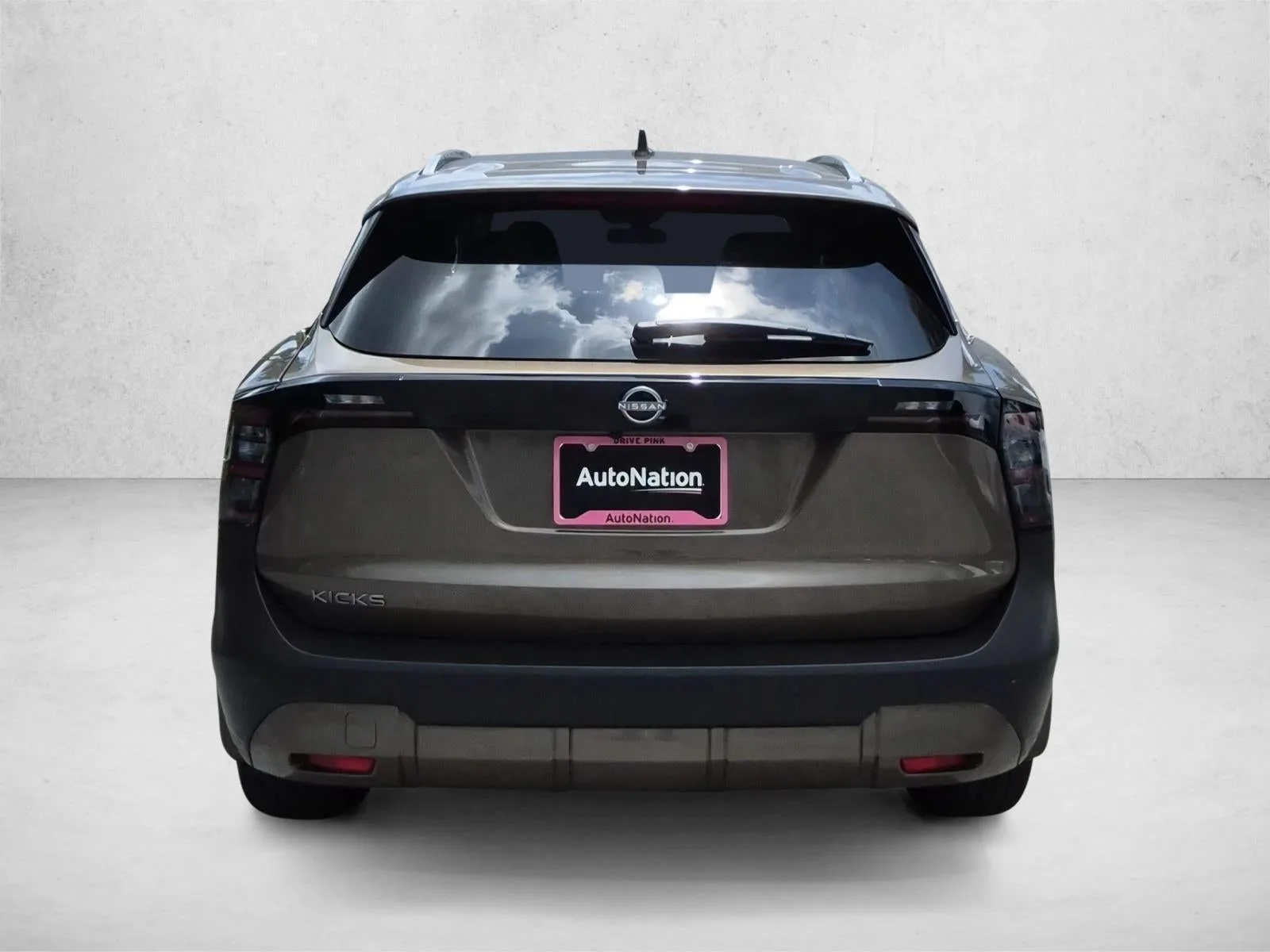 2025 Nissan Kicks SV FWD photo 7