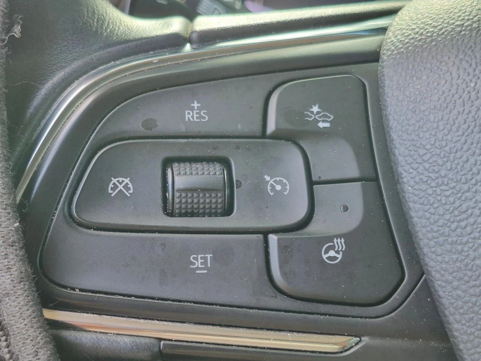 2023 Buick Envision FWD 4dr Essence photo 9