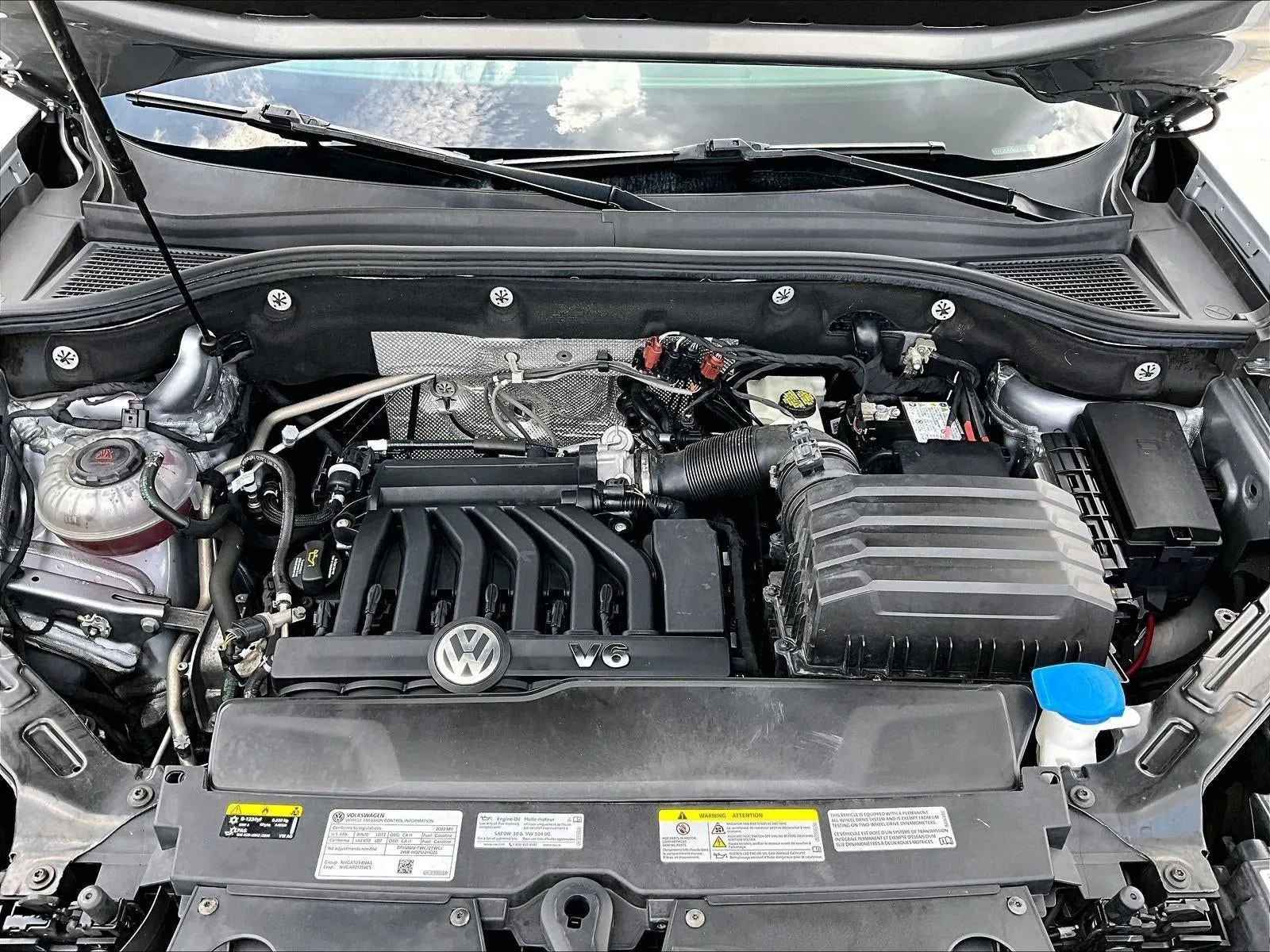 2022 Volkswagen Atlas Cross Sport 3.6L V6 SEL R-Line 4MOTION photo 11