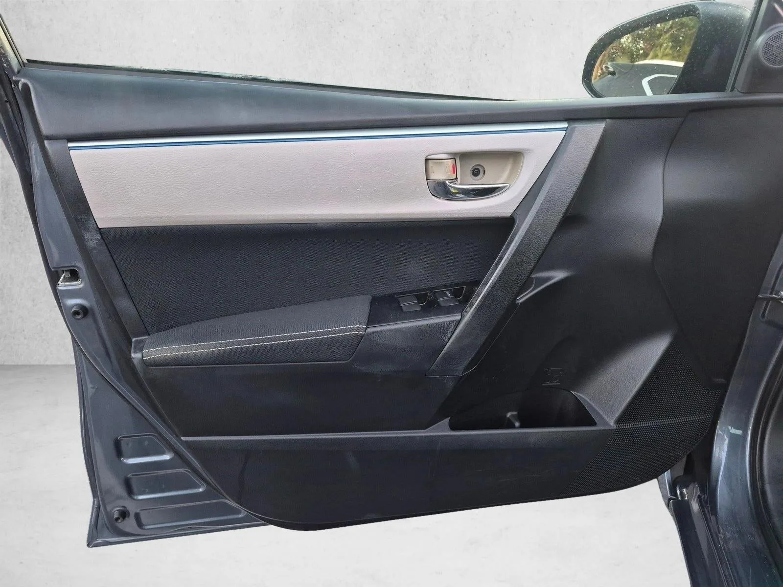2014 Toyota Corolla 4dr Sdn CVT Auto LE Plus (Natl) photo 12