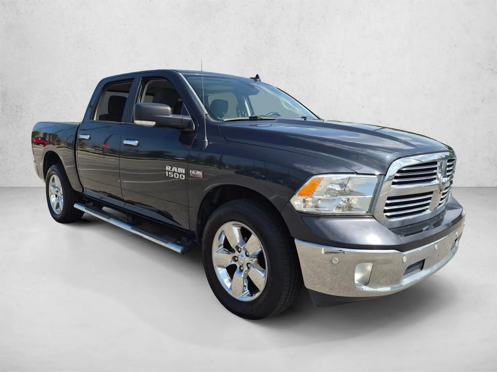 2017 RAM 1500 Big Horn 4x4 Crew Cab 5'7" Box photo 3