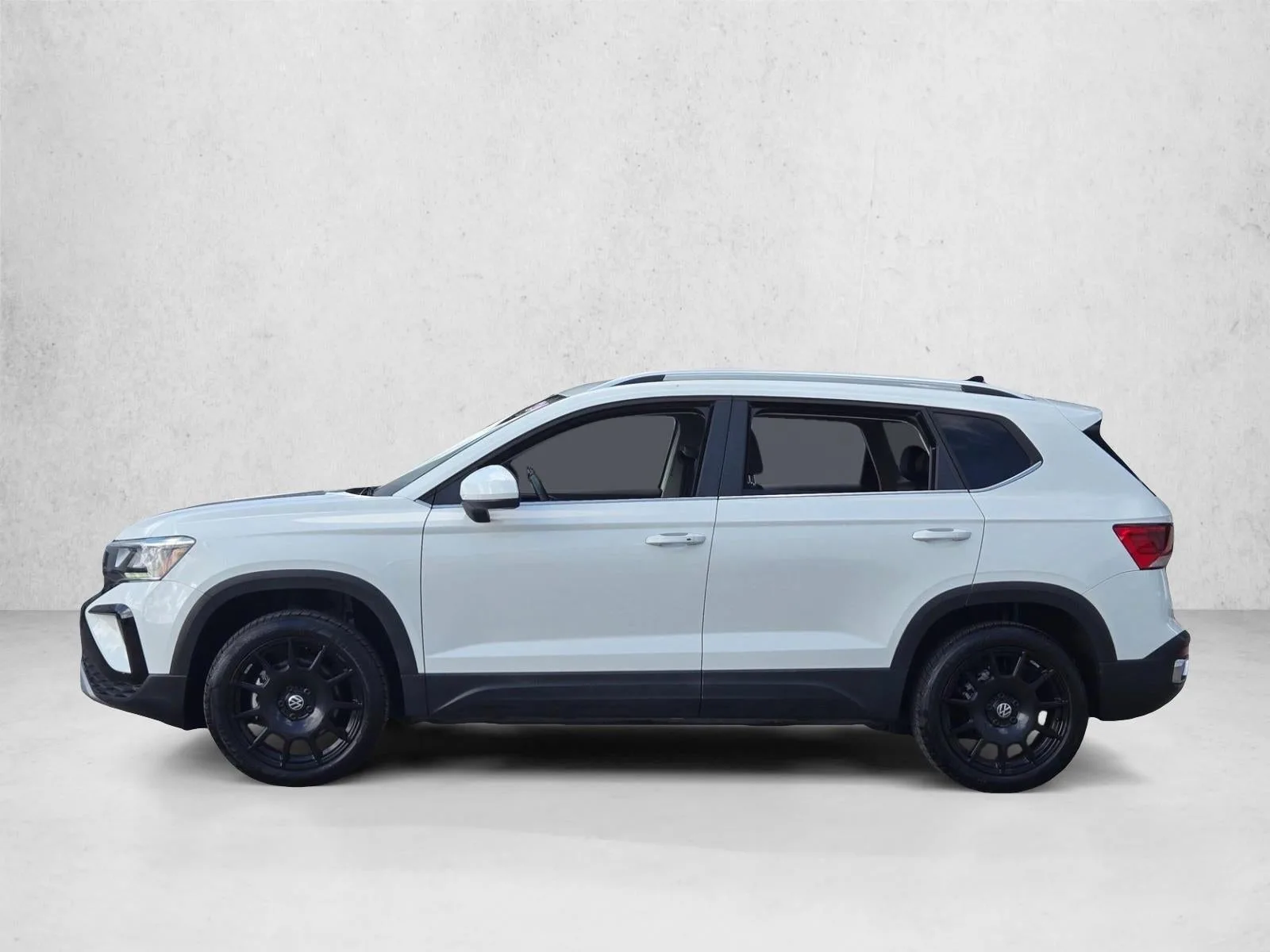 2024 Volkswagen Taos SE FWD photo 8