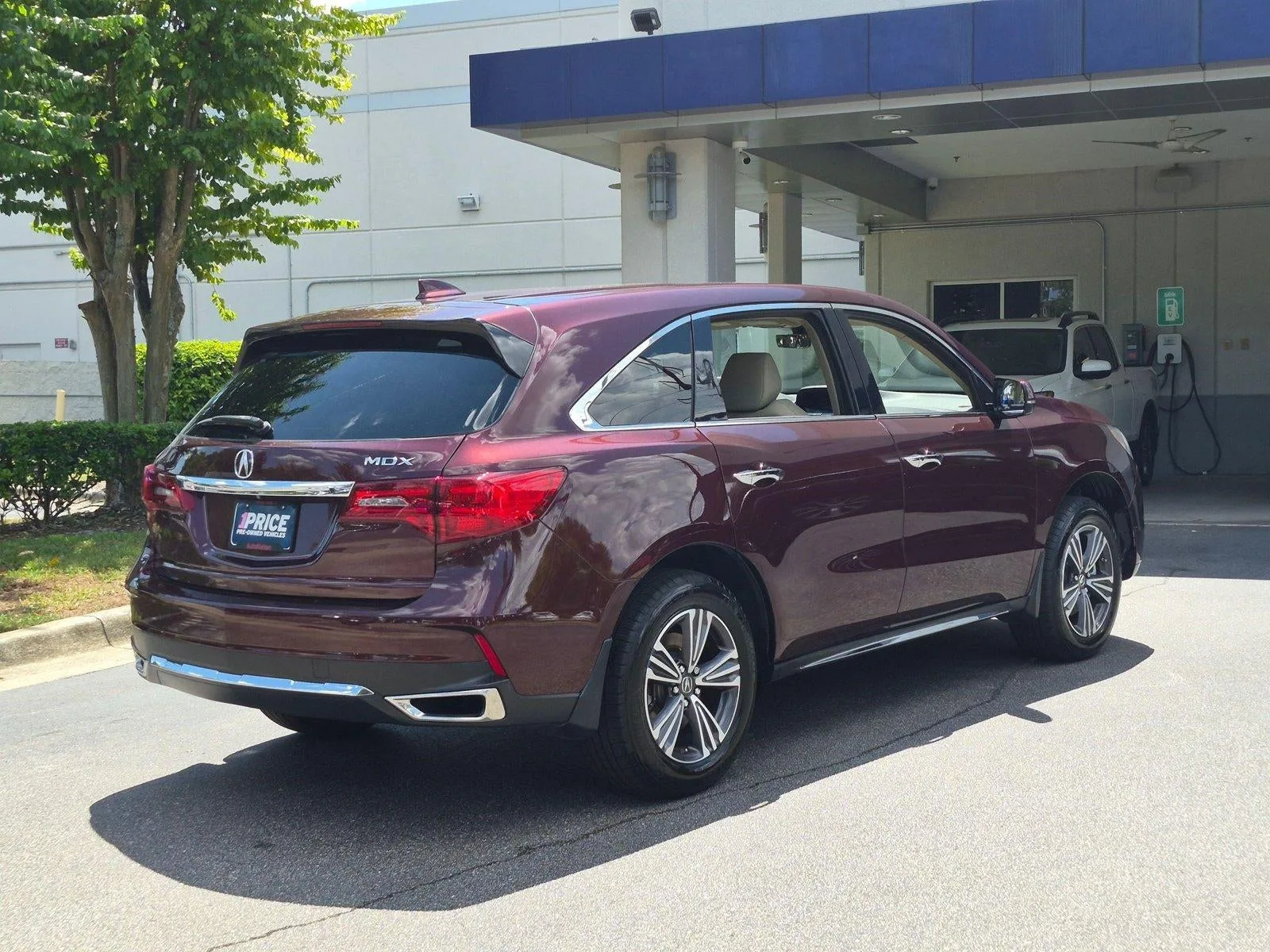 2017 Acura MDX FWD photo 5