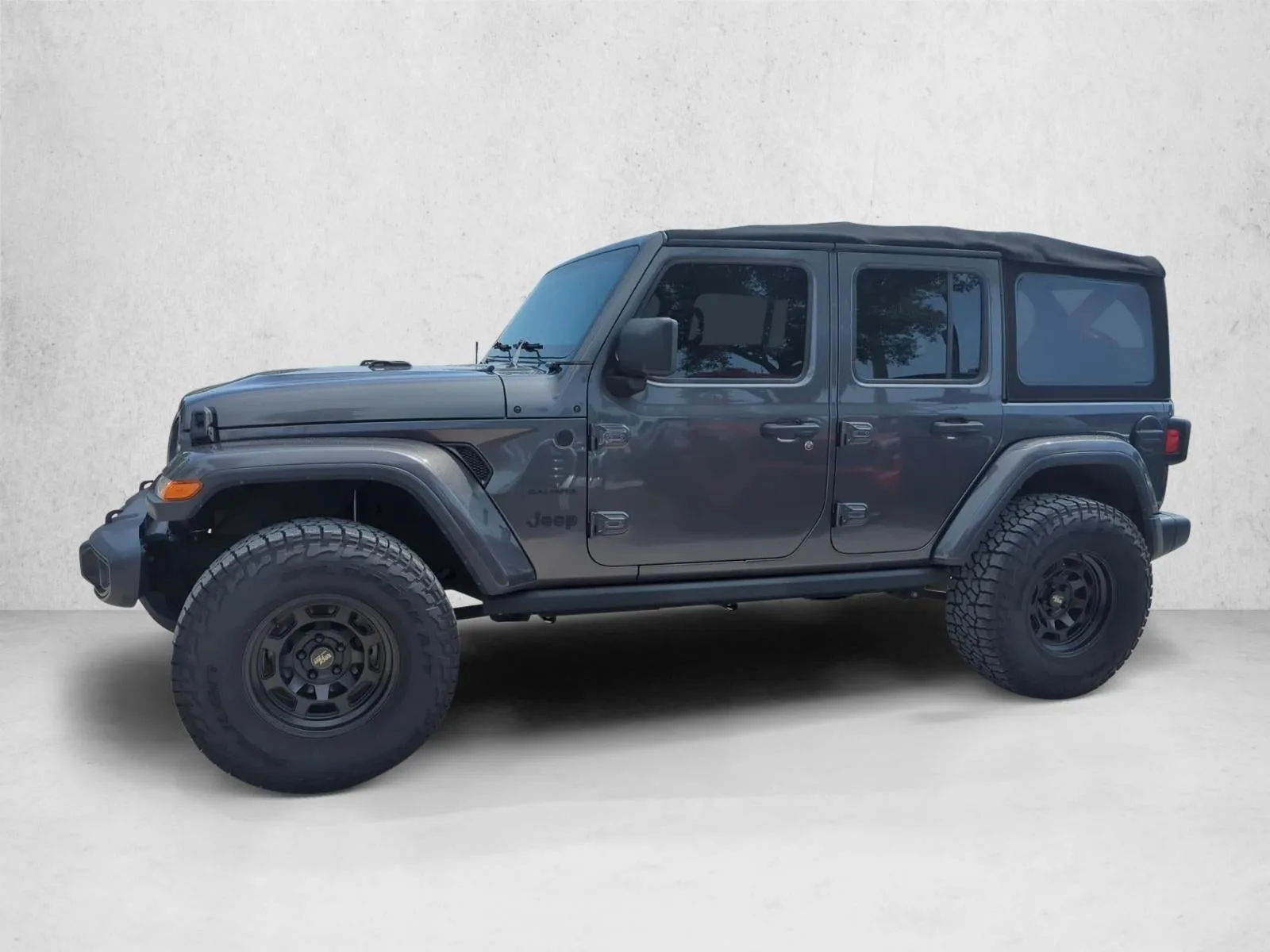 2018 Jeep Wrangler Unlimited Sahara 4x4 photo 8