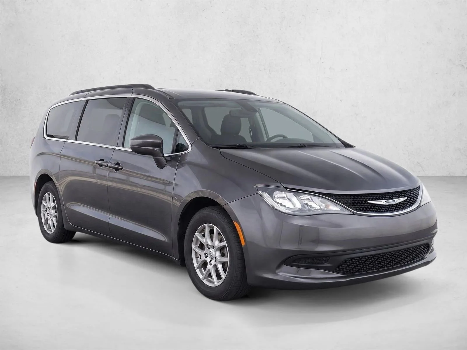 2021 Chrysler Voyager LXI FWD photo 3