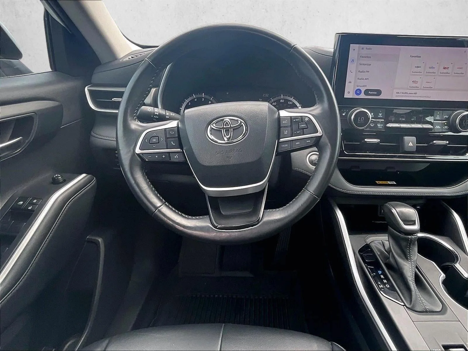 2024 Toyota Highlander XLE photo 5