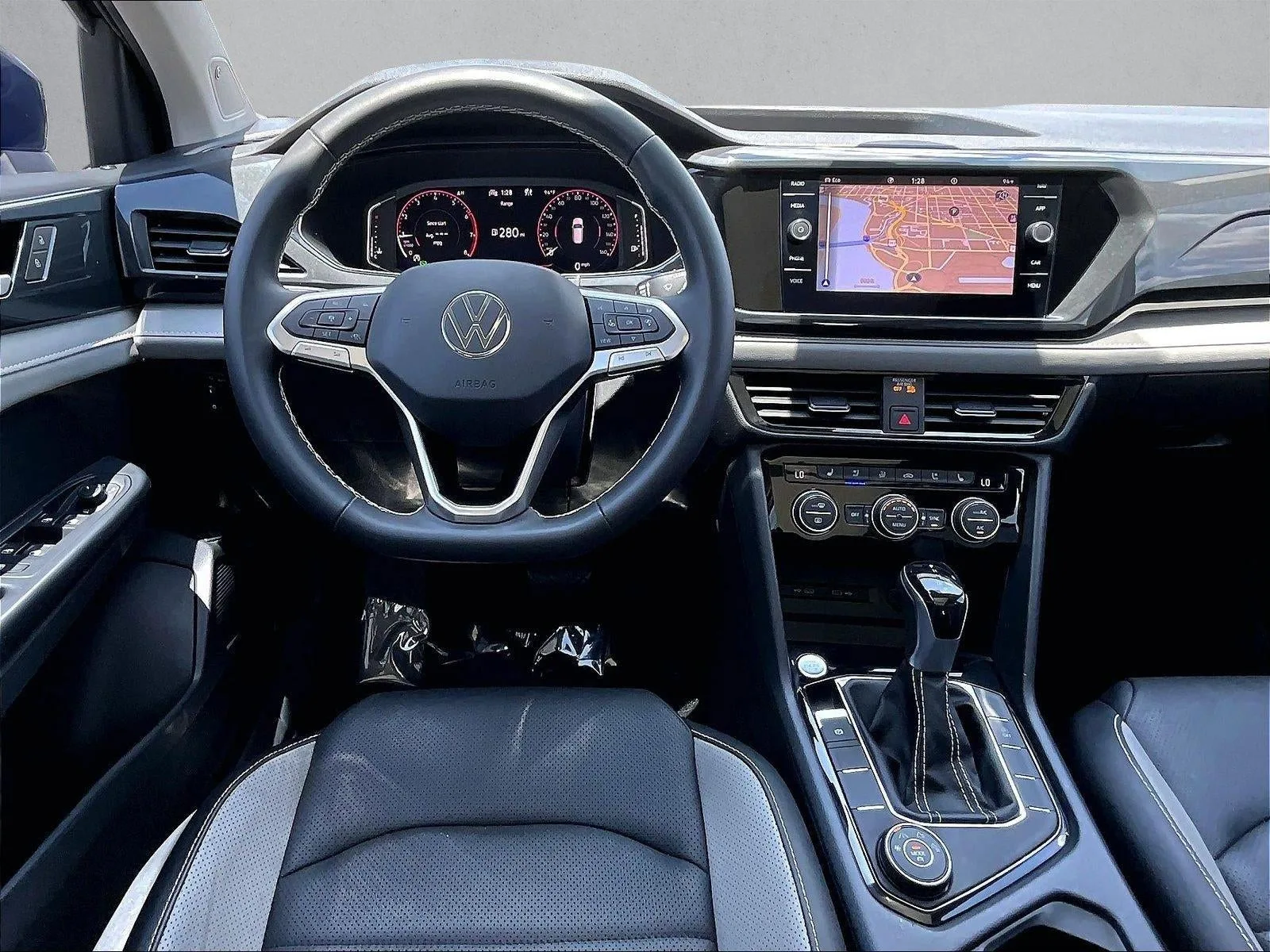 2022 Volkswagen Taos SEL 4MOTION photo 7