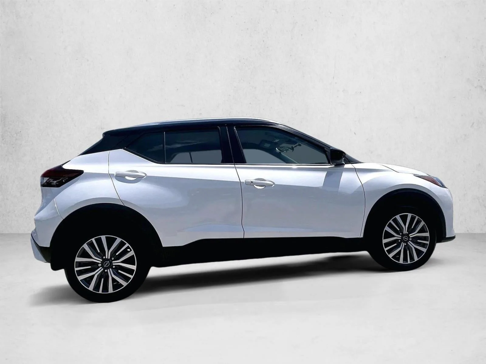 2023 Nissan Kicks SV photo 5