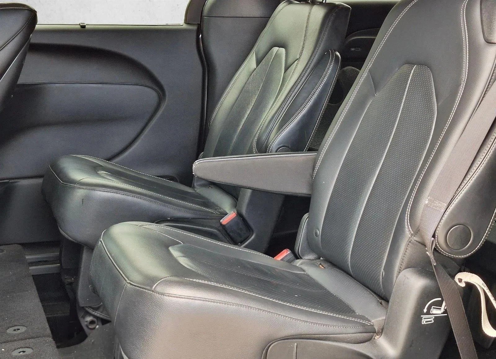 2018 Chrysler Pacifica Touring L Plus FWD photo 11